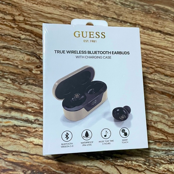 Guess - Picture 3 of 4